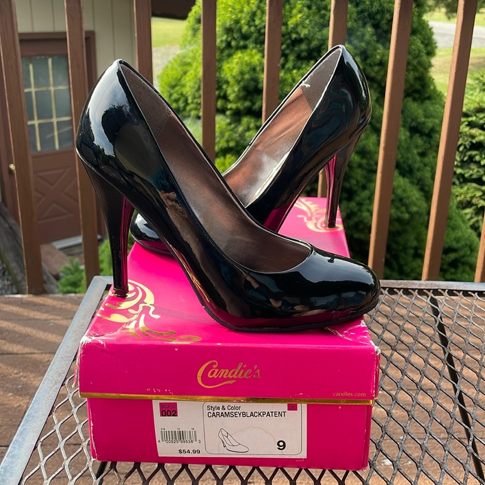 Candie’s Caramsey Black Patent Heels